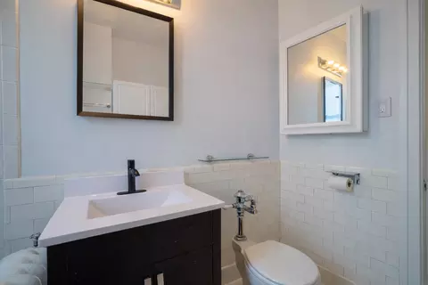 Bath - 1765 E 55th St #E1, Chicago, IL 60615 photo 2 of 2