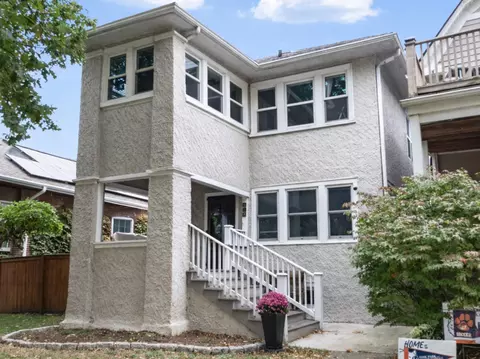 828 Wesley Ave, Oak Park, IL 60304
