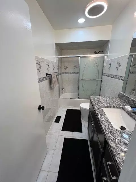 Bath - 468 Harmony Dr, Wheeling, IL 60090 photo 3 of 3