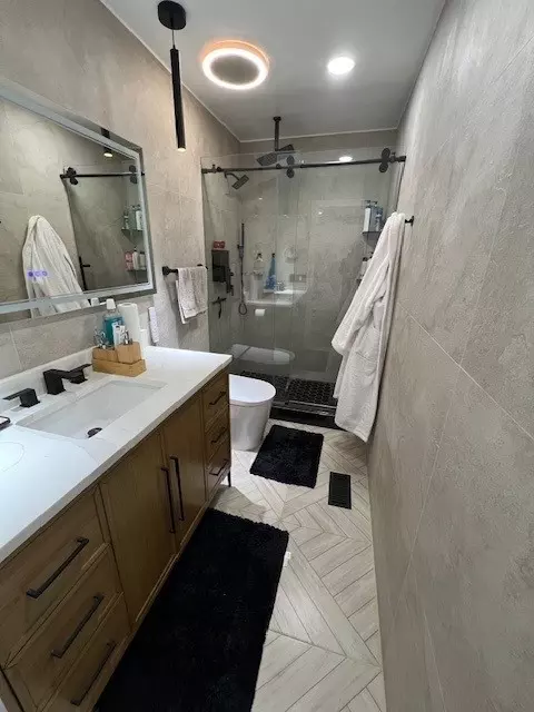 Bath - 468 Harmony Dr, Wheeling, IL 60090 photo 2 of 3