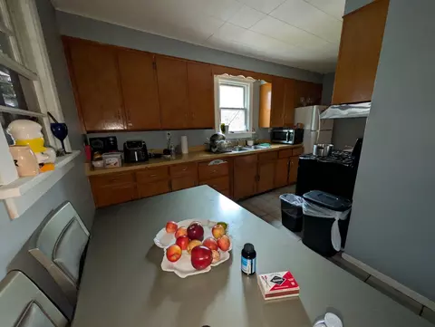 Kitchen - 920 Augusta Ave, Elgin, IL 60120 photo 1 of 2