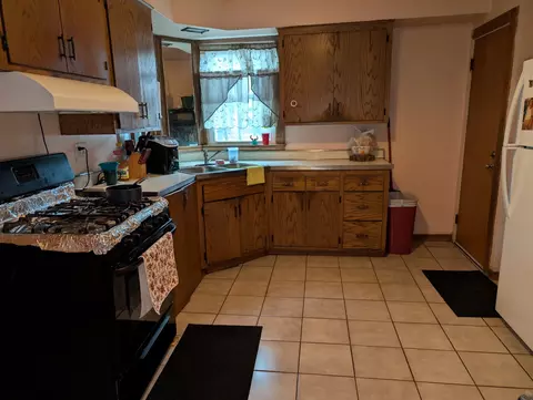 Kitchen - 920 Augusta Ave, Elgin, IL 60120 photo 2 of 2