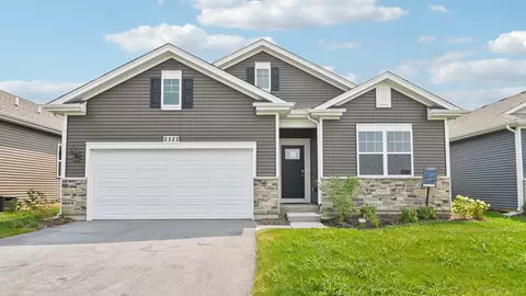 2522 Redwood Trl, Wonder Lake, IL 60097