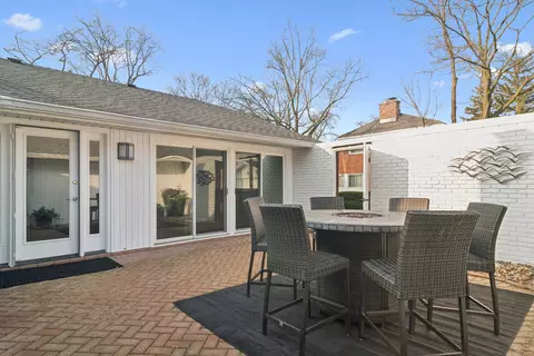 Exterior - 1 Harrogate On Oxford Rd, Rolling Meadows, IL 60008 photo 1 of 1