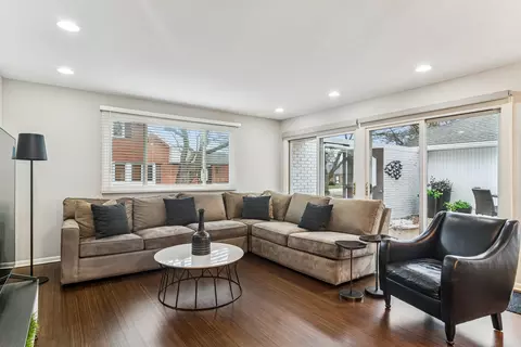 Living - 1 Harrogate On Oxford Rd, Rolling Meadows, IL 60008 photo 1 of 3