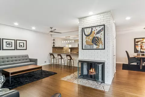 Living - 1 Harrogate On Oxford Rd, Rolling Meadows, IL 60008 photo 2 of 3