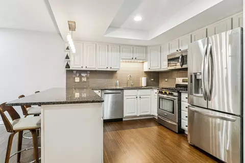 Kitchen - 1 Harrogate On Oxford Rd, Rolling Meadows, IL 60008 photo 1 of 3