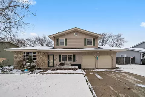 540 N Beck Rd, Lindenhurst, IL 60046