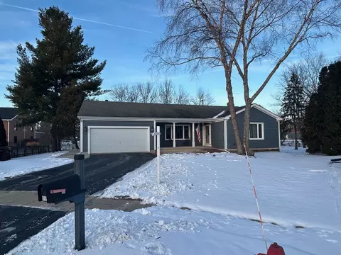 155 Lee Ann Ln, Woodstock, IL 60098