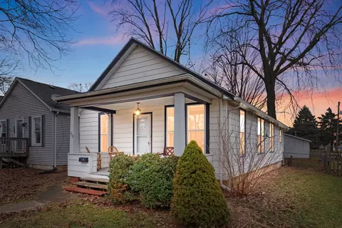 252 S Oak St, Manteno, IL 60950