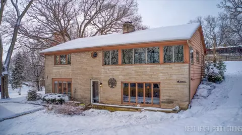 38 W443 Sunset Dr, Saint Charles, IL 60175