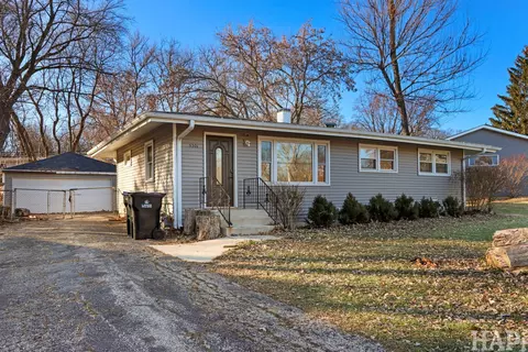 5301 Pistakee Dr, Mchenry, IL 60051 photo 2