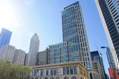 130 N Garland Ct #1307, Chicago, IL 60602