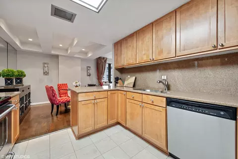 Kitchen - 40 E Delaware Pl #403, Chicago, IL 60611 photo 1 of 2