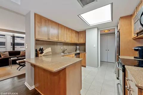 Kitchen - 40 E Delaware Pl #403, Chicago, IL 60611 photo 2 of 2