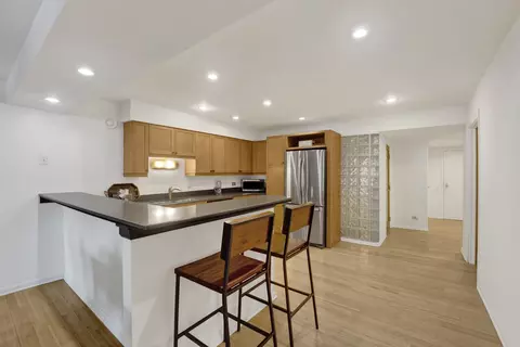 Kitchen - 40 E 9th St #609, Chicago, IL 60605 photo 2 of 2