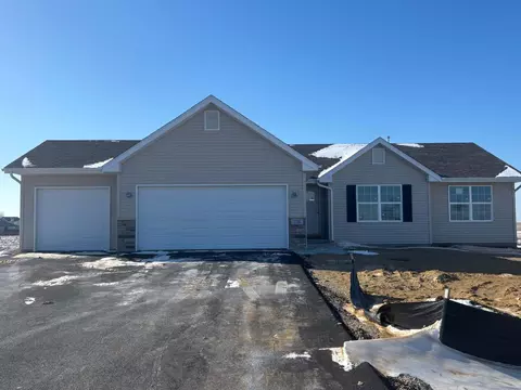 210 Autumnwood Ln, Davis Junction, IL 61020