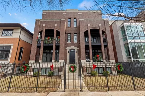 2657 N Bosworth Ave #3S, Chicago, IL 60613