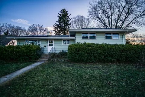 100 Warren Pl, Dekalb, IL 60115