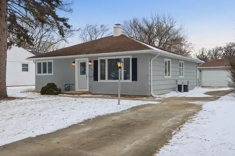 2404 Sigwalt St, Rolling Meadows, IL 60008