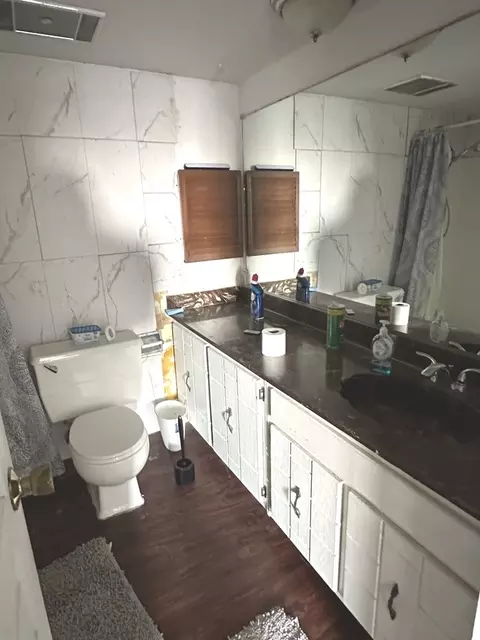 Bath - 830 Elder Rd #B403, Homewood, IL 60430 photo 2 of 3