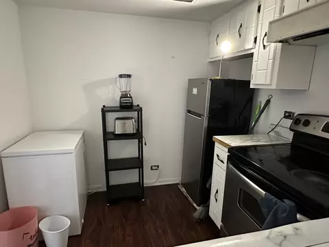 Kitchen - 830 Elder Rd #B403, Homewood, IL 60430 photo 1 of 4