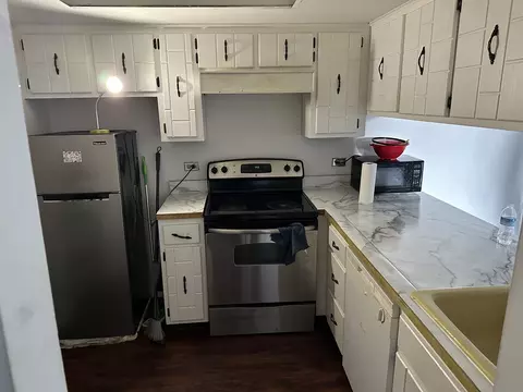 Kitchen - 830 Elder Rd #B403, Homewood, IL 60430 photo 3 of 4