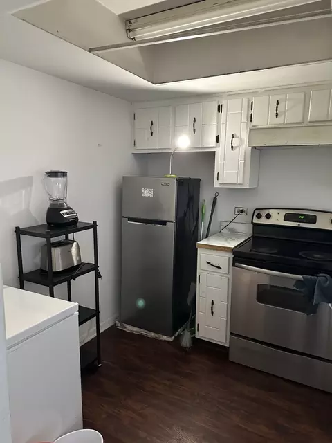 Kitchen - 830 Elder Rd #B403, Homewood, IL 60430 photo 2 of 4