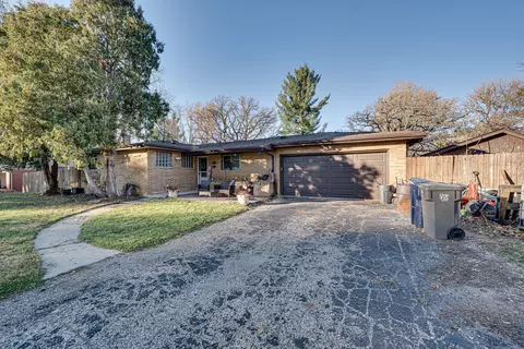 1212 Century Oaks Dr, Elgin, IL 60123