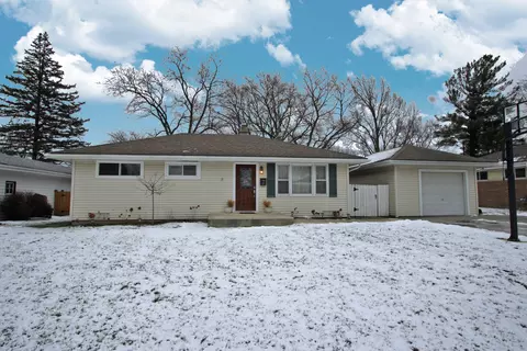 33 Johnathan Rd, Lake Zurich, IL 60047