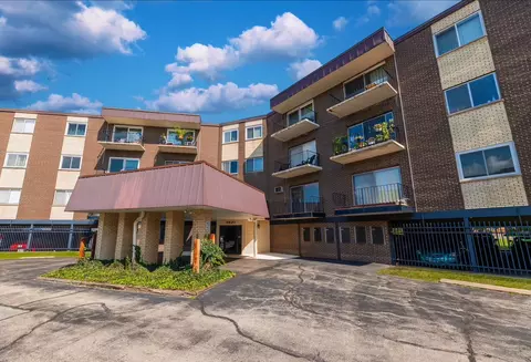 9820 S Pulaski Rd #213, Oak Lawn, IL 60453