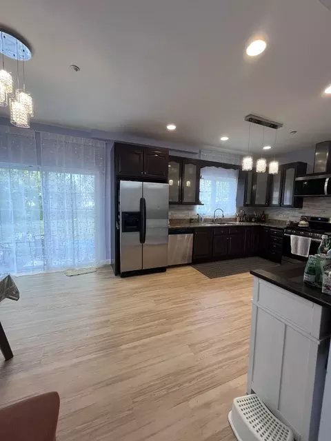 Kitchen - 200 W Thacker St, Hoffman Estates, IL 60169 photo 2 of 2