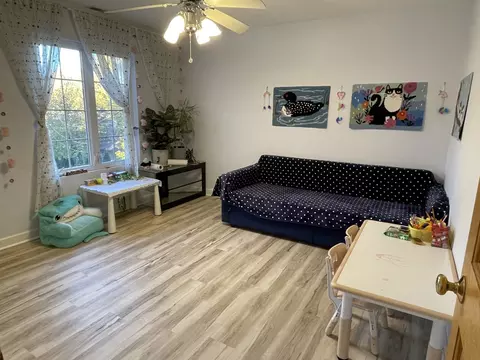 Bedroom - 200 W Thacker St, Hoffman Estates, IL 60169 photo 1 of 1