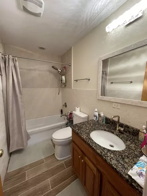 Bath - 200 W Thacker St, Hoffman Estates, IL 60169 photo 2 of 2