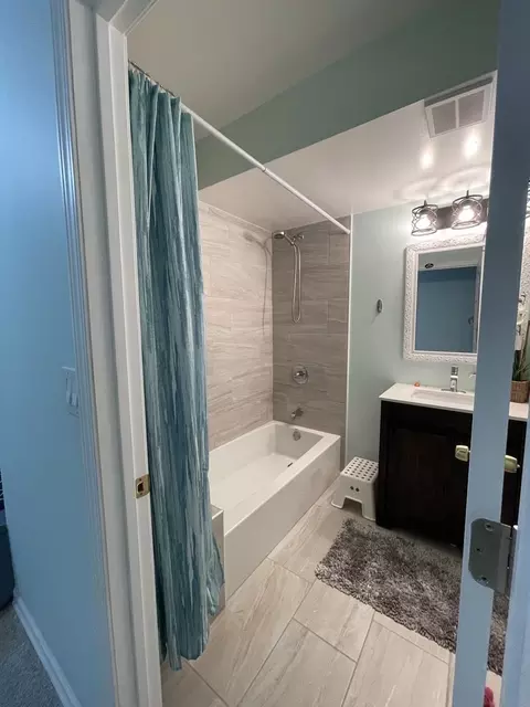Bath - 200 W Thacker St, Hoffman Estates, IL 60169 photo 1 of 2