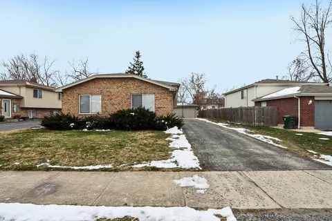 3348 Willow Ln, Markham, IL 60428