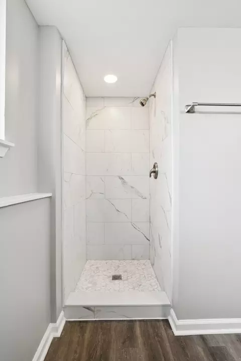 Bath - 3348 Willow Ln, Markham, IL 60428 photo 2 of 5
