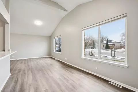 Living - 3348 Willow Ln, Markham, IL 60428 photo 4 of 7