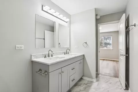 Bath - 3348 Willow Ln, Markham, IL 60428 photo 5 of 5