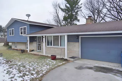 215 Hawthorne Cir, Joliet, IL 60433