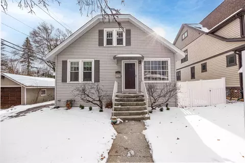 211 7th St, Downers Grove, IL 60515