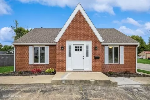 224 W Clinton Ave, Farmer City, IL 61842