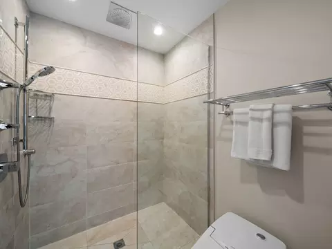 Bath - 1437 Sunset Ridge Rd, Glenview, IL 60025 photo 5 of 9