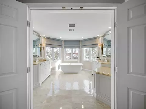 Bath - 1437 Sunset Ridge Rd, Glenview, IL 60025 photo 1 of 9