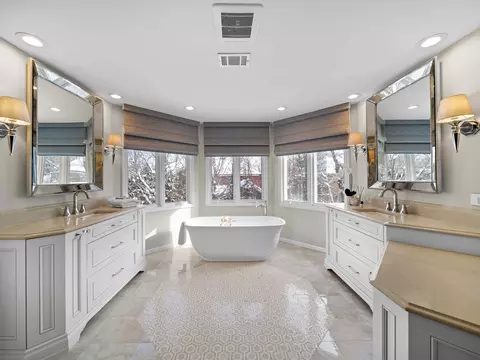 Bath - 1437 Sunset Ridge Rd, Glenview, IL 60025 photo 2 of 9