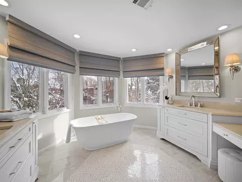 Bath - 1437 Sunset Ridge Rd, Glenview, IL 60025 photo 3 of 9
