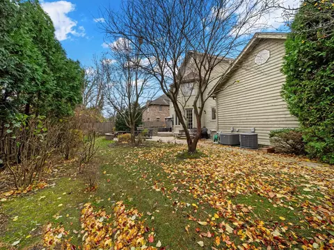 Exterior - 1437 Sunset Ridge Rd, Glenview, IL 60025 photo 6 of 7