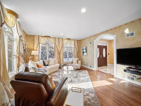 Living - 1437 Sunset Ridge Rd, Glenview, IL 60025 photo 4 of 8