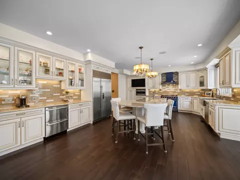 Kitchen - 1437 Sunset Ridge Rd, Glenview, IL 60025 photo 5 of 10