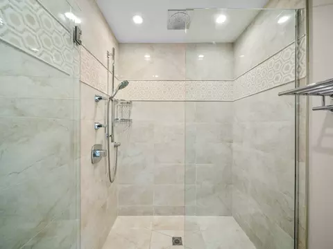 Bath - 1437 Sunset Ridge Rd, Glenview, IL 60025 photo 6 of 9